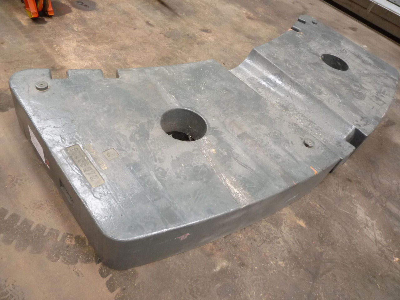 Grove GMK 4075 counterweight 4,0 ton - Counterweight for Mobile crane: picture 2 Grove GMK 4075 counterweight 4,0 ton - Counterweight for Mobile crane: picture 2