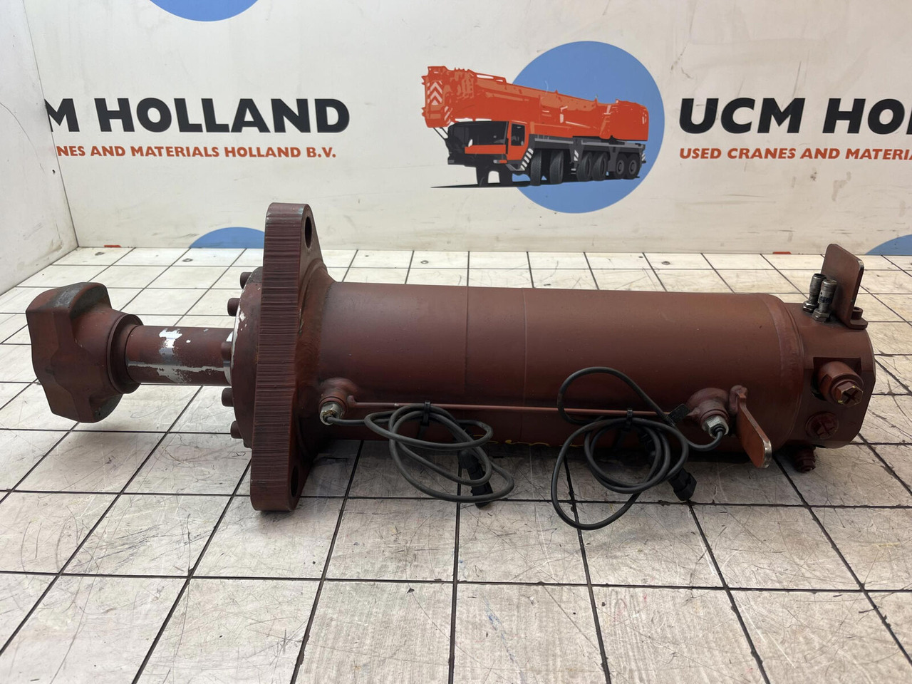 Grove GMK counterweight cylinder - Hydraulic cylinder for Mobile crane: picture 1 Grove GMK counterweight cylinder - Hydraulic cylinder for Mobile crane: picture 1