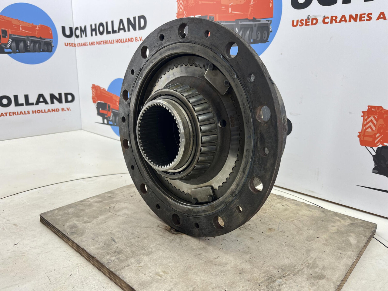 Krupp 70 GMT planetary gear 21-21-63-40-3pl-H135-46 - Final drive for Mobile crane: picture 3 Krupp 70 GMT planetary gear 21-21-63-40-3pl-H135-46 - Final drive for Mobile crane: picture 3