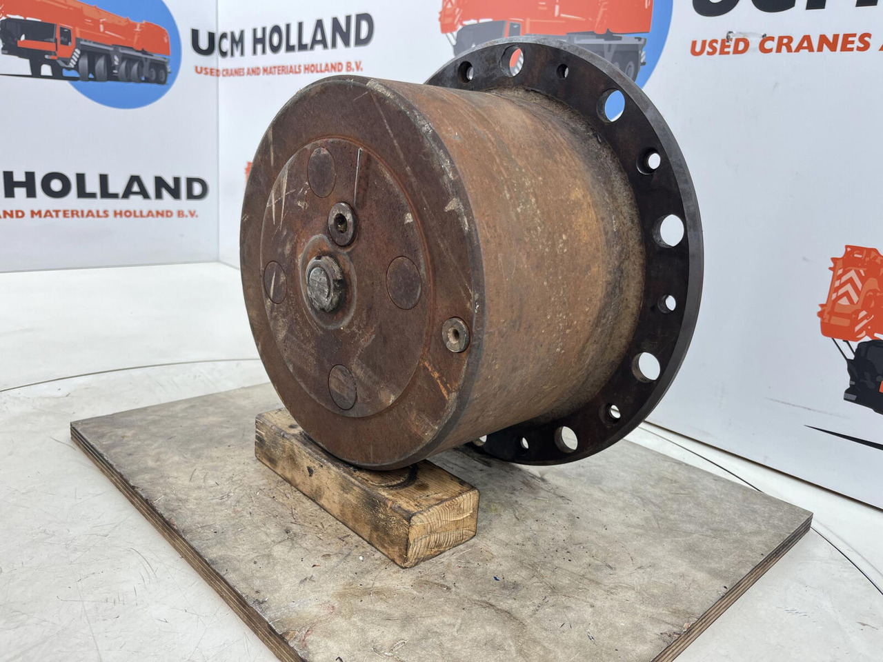 Krupp KMK 8350 planetary gear 22-25-74-40-4pl-H185-46 - Final drive for Crane: picture 2 Krupp KMK 8350 planetary gear 22-25-74-40-4pl-H185-46 - Final drive for Crane: picture 2