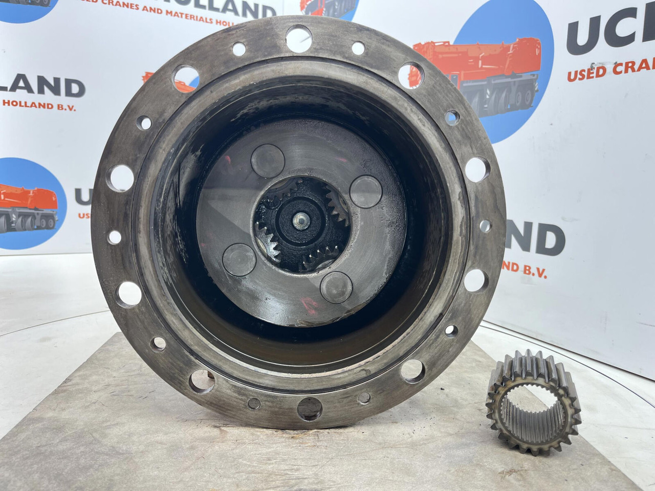 Krupp KMK 8350 planetary gear 22-25-74-40-4pl-H185-46 - Final drive for Mobile crane: picture 4 Krupp KMK 8350 planetary gear 22-25-74-40-4pl-H185-46 - Final drive for Mobile crane: picture 4