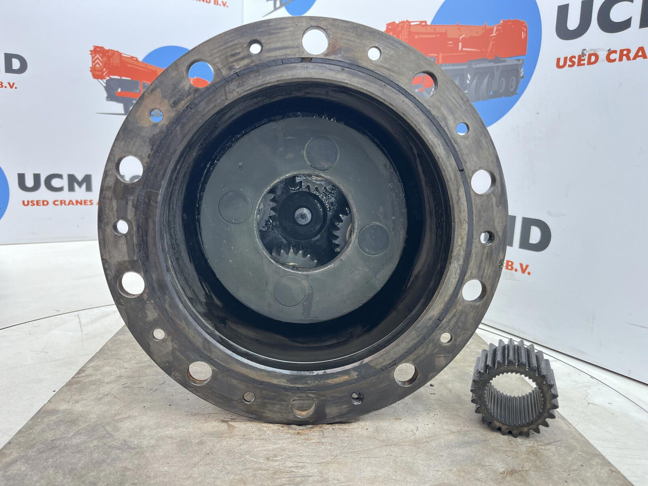 Krupp KMK 8350 planetary gear 22-25-74-40-4pl-H185-46 - Final drive for Crane: picture 4 Krupp KMK 8350 planetary gear 22-25-74-40-4pl-H185-46 - Final drive for Crane: picture 4