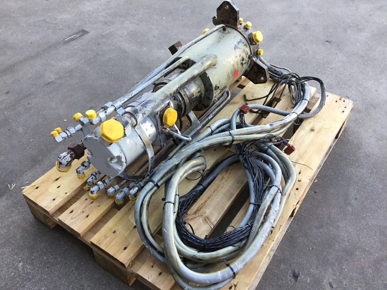 Liebherr LTM 1035-2 hydraulic and electric Swivel - Hydraulics for Mobile crane: picture 4 Liebherr LTM 1035-2 hydraulic and electric Swivel - Hydraulics for Mobile crane: picture 4