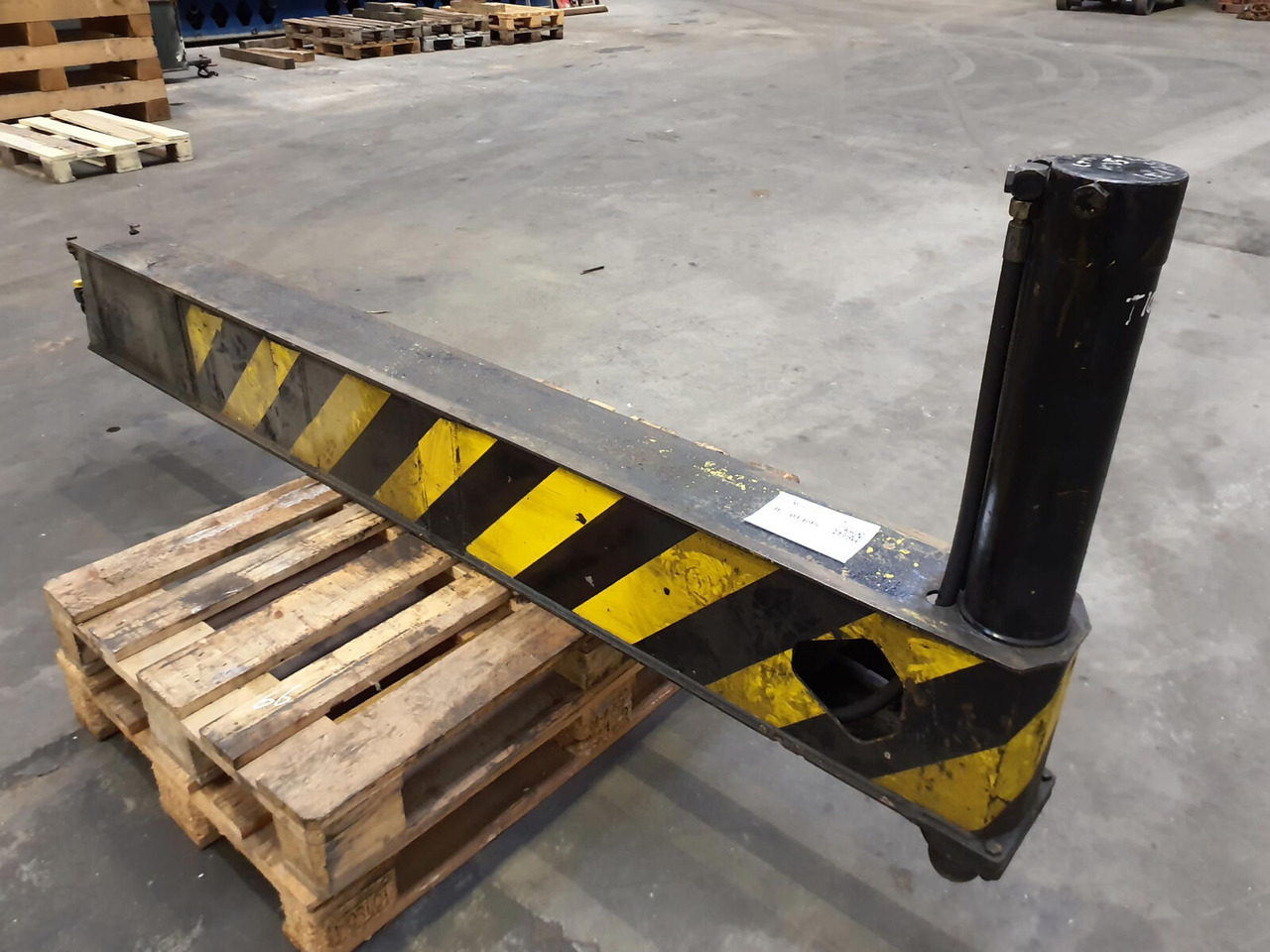 Liebherr LTM 1035-2 sliding beam complete - Suspension for Crane: picture 1 Liebherr LTM 1035-2 sliding beam complete - Suspension for Crane: picture 1