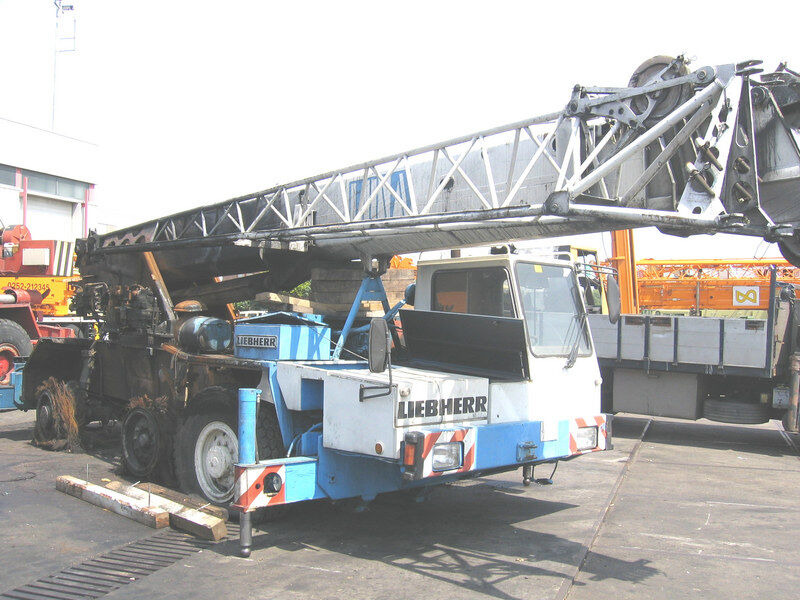 Liebherr LTM 1035-3 for parts - All terrain crane: picture 2 Liebherr LTM 1035-3 for parts - All terrain crane: picture 2