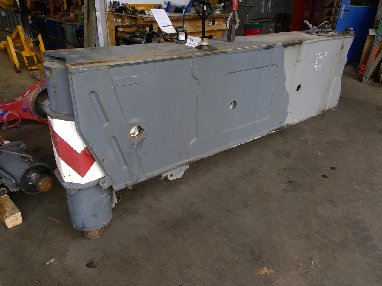 Liebherr LTM 1250-6.1 outrigger beam complete rear - Suspension for Crane: picture 2 Liebherr LTM 1250-6.1 outrigger beam complete rear - Suspension for Crane: picture 2