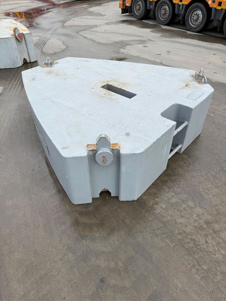 Liebherr LTM /LR counterweight 10T - Counterweight for Mobile crane: picture 1 Liebherr LTM /LR counterweight 10T - Counterweight for Mobile crane: picture 1