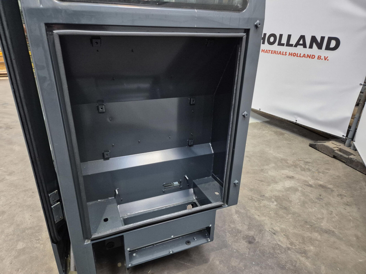 Cab for Mobile crane Liebherr LTM upper cab: picture 9