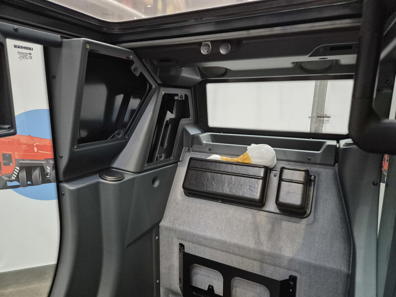 Cab for Mobile crane Liebherr LTM upper cab: picture 6