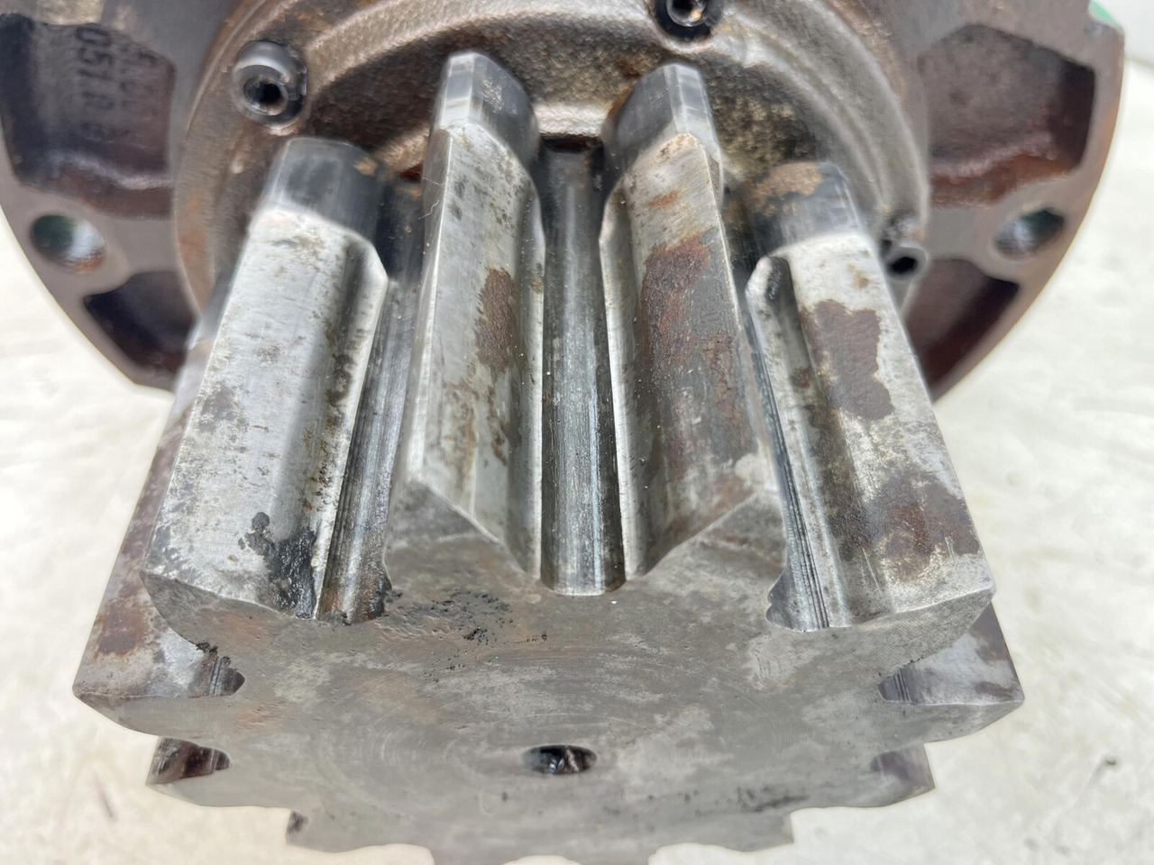 Swing motor for Crane PPM 480 ATT slewing gear: picture 14