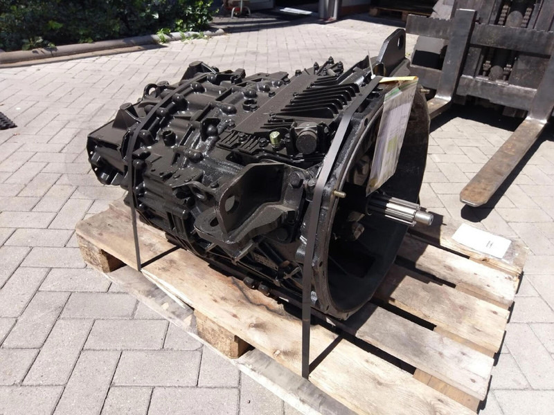 ZF LTM 1055-3.2 gearbox Astronic 12 AS 2302 - Gearbox for Crane: picture 2 ZF LTM 1055-3.2 gearbox Astronic 12 AS 2302 - Gearbox for Crane: picture 2