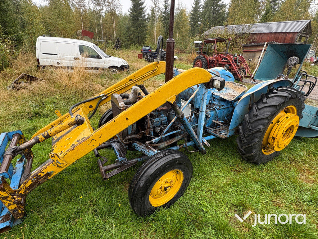 Ford Dexta - Farm tractor: picture 1 Ford Dexta - Farm tractor: picture 1