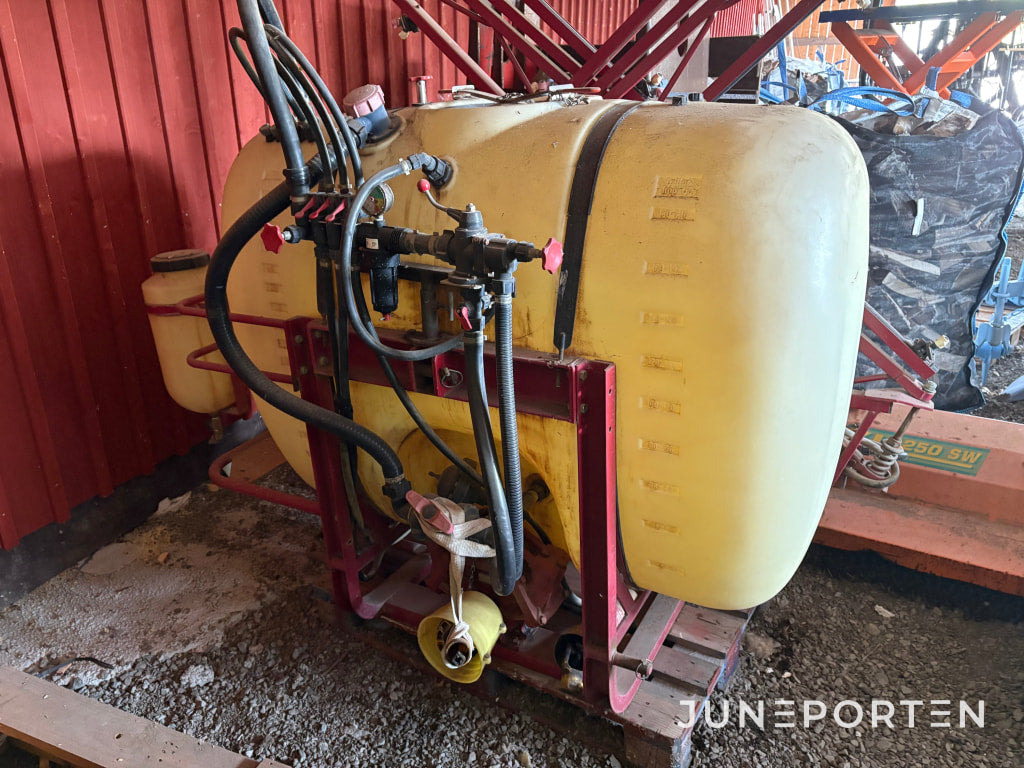 Hardi Växtskyddsspruta 1301 NK 800 - 12 SB - Tractor mounted sprayer: picture 3 Hardi Växtskyddsspruta 1301 NK 800 - 12 SB - Tractor mounted sprayer: picture 3