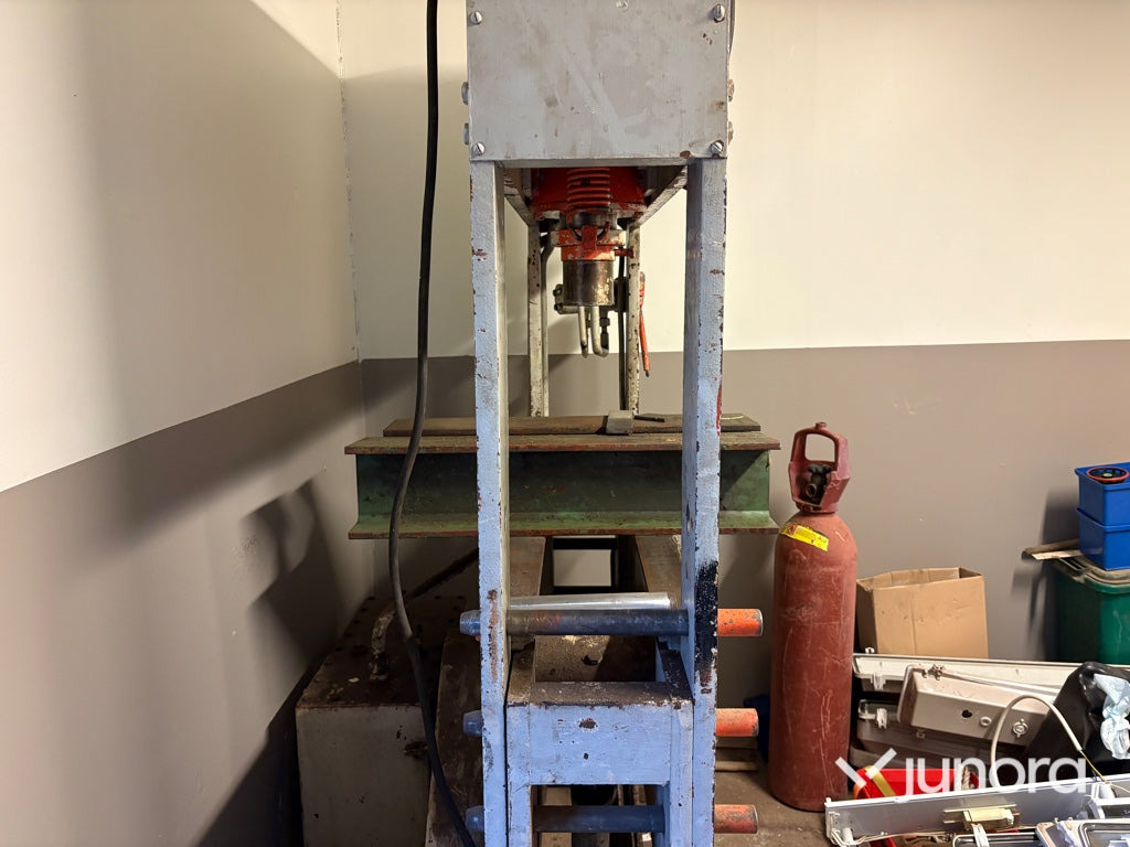 Hydraulpress - Hiab H100E, 100 ton - Metalworking machinery: picture 5 Hydraulpress - Hiab H100E, 100 ton - Metalworking machinery: picture 5