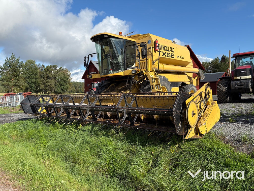 Skördetröska - New Holland TX66 Plus - Combine harvester: picture 1 Skördetröska - New Holland TX66 Plus - Combine harvester: picture 1