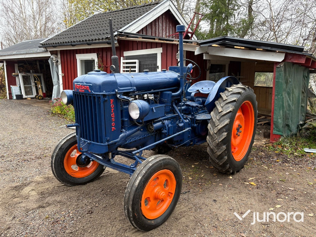 Traktor - Fordson Major Höglundare - Farm tractor: picture 1 Traktor - Fordson Major Höglundare - Farm tractor: picture 1