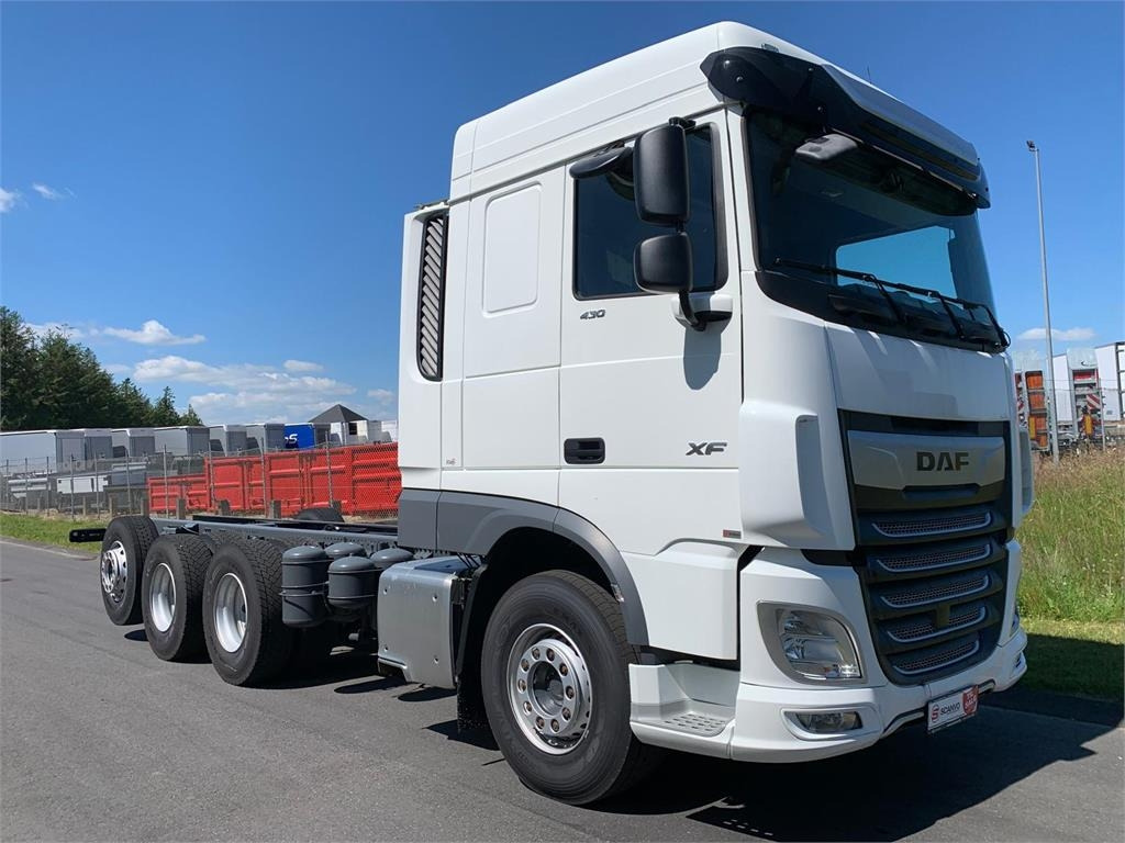 DAF XF 430 FAW 8x4*4 Tridem - Skip loader truck: picture 1 DAF XF 430 FAW 8x4*4 Tridem - Skip loader truck: picture 1