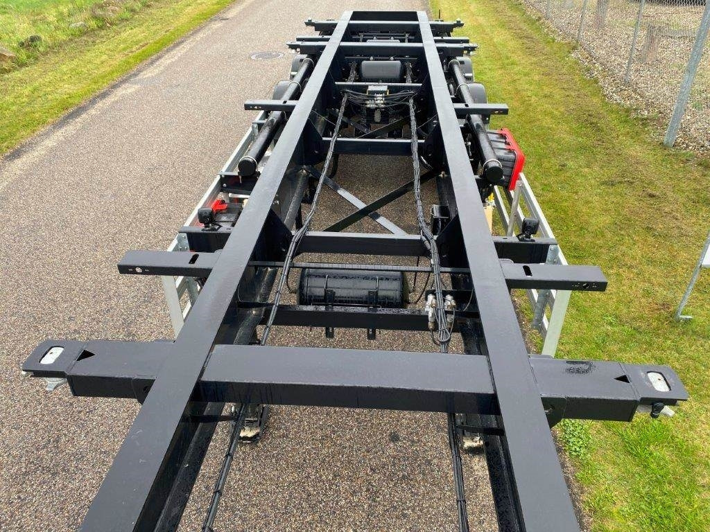 Container transporter/ Swap body semi-trailer HRD 3-aks 20 + 30 ADR: picture 17