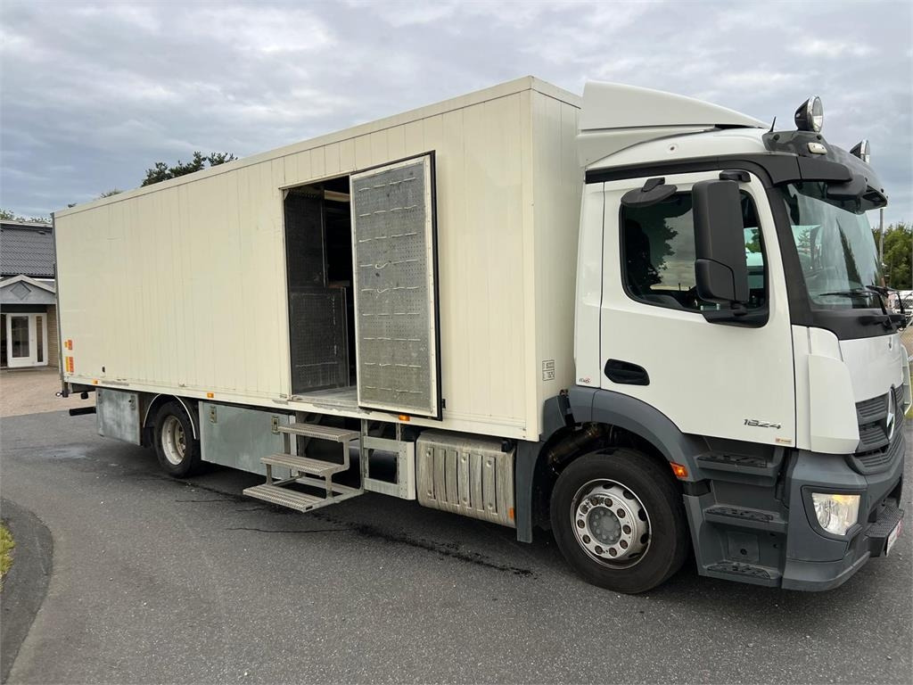 Mercedes-Benz Antos 1824 LnR - Box truck: picture 1 Mercedes-Benz Antos 1824 LnR - Box truck: picture 1