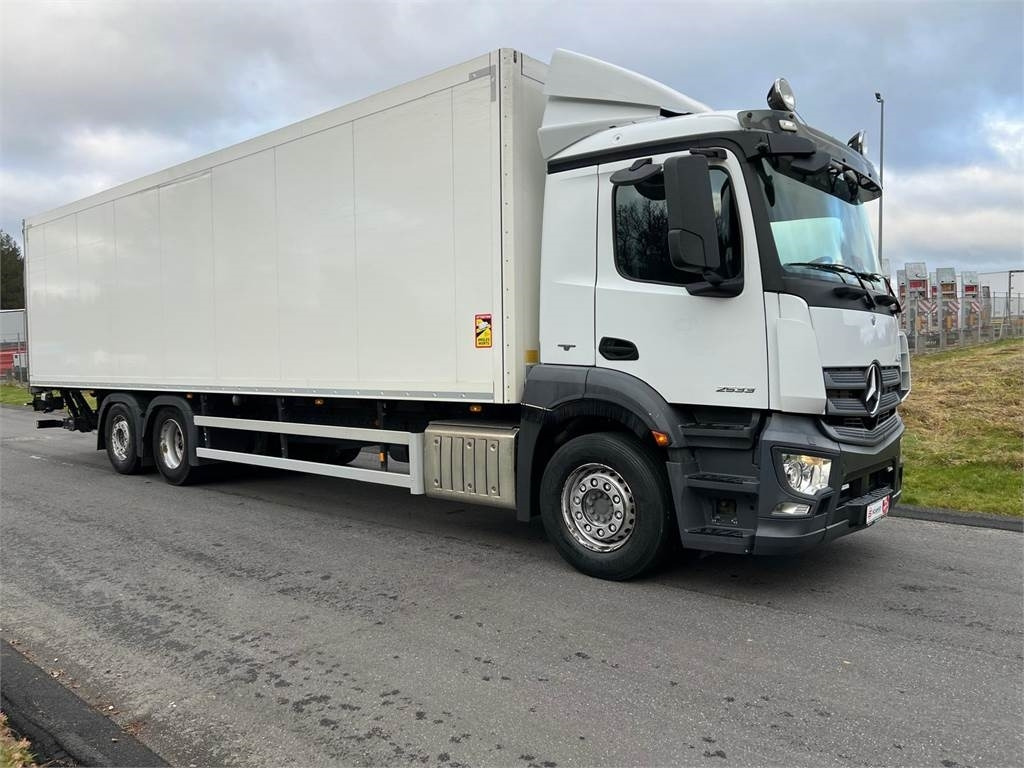 Mercedes-Benz Antos 2533 L - Box truck: picture 3 Mercedes-Benz Antos 2533 L - Box truck: picture 3