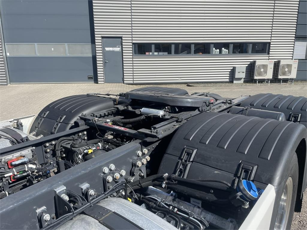 Tractor unit Scania S660 A 6x2 NB 2950: picture 9