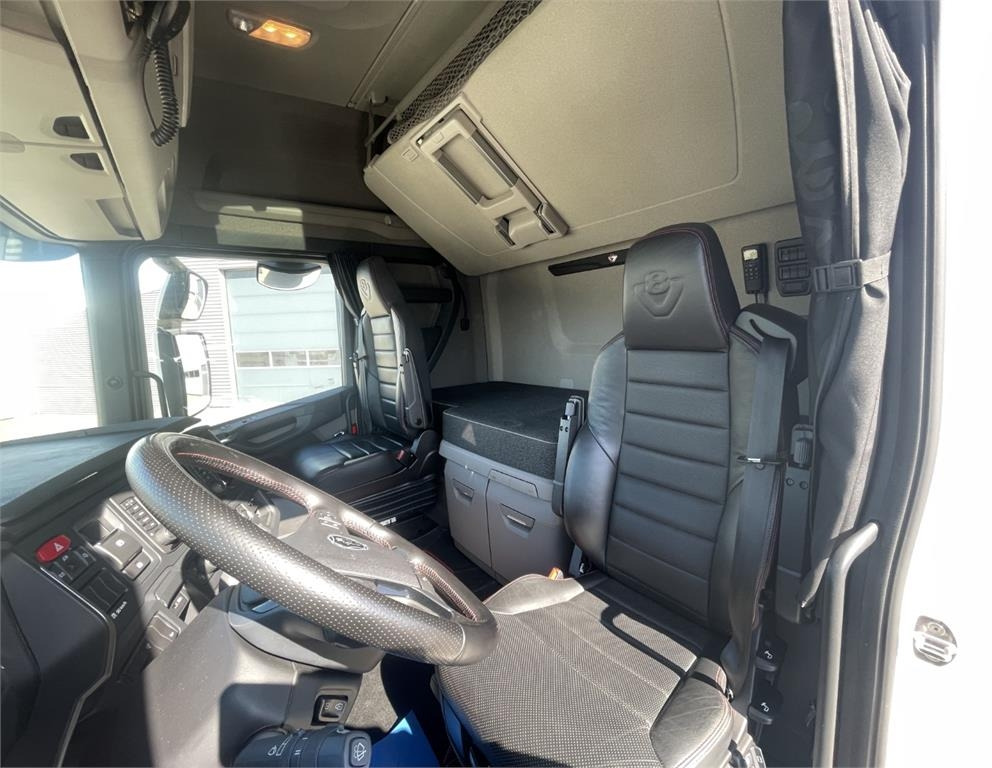 Tractor unit Scania S660 A 6x2 NB 2950: picture 14