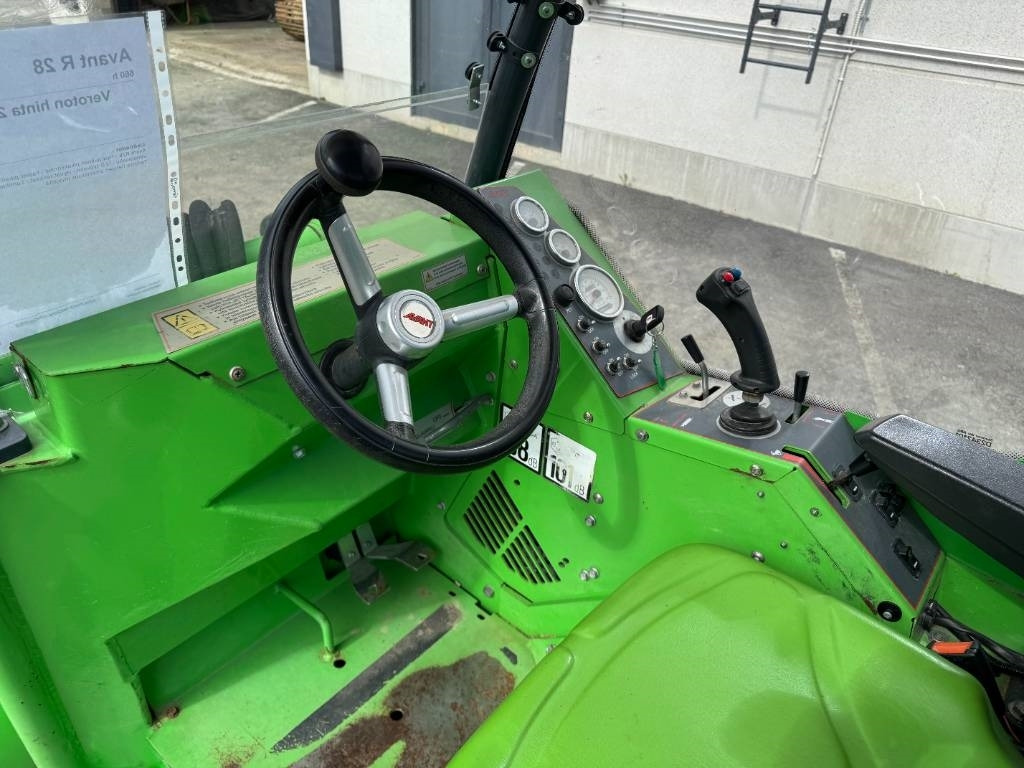 Compact loader Avant R 28 Vähän ajettu: picture 10