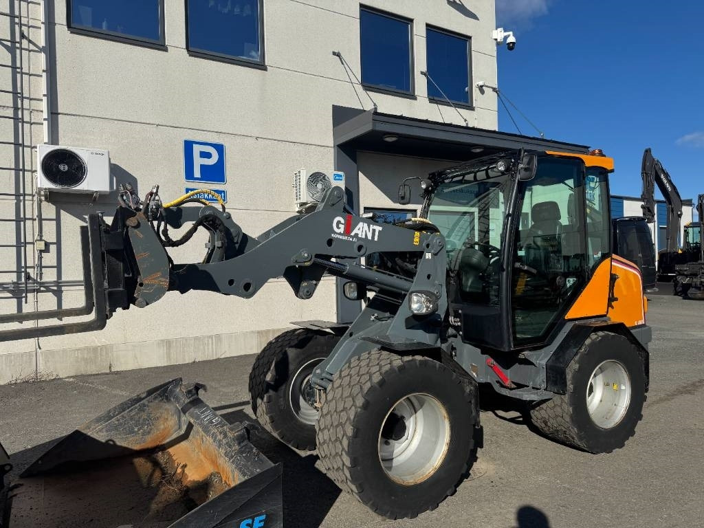 GiANT Myyty! Sold! V 6004 T  - Compact loader: picture 4 GiANT Myyty! Sold! V 6004 T  - Compact loader: picture 4