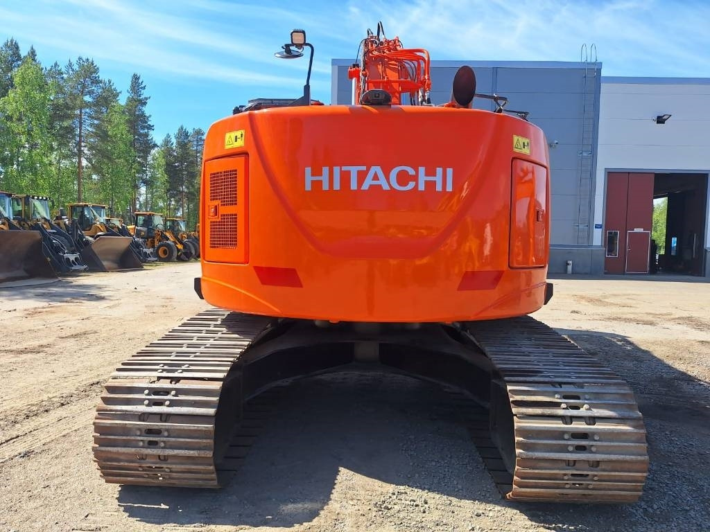 Hitachi MYYTY! SOLD! ZX225USLC-5 PYÖRITTÄJÄ+PIHDIT  - Crawler excavator: picture 3 Hitachi MYYTY! SOLD! ZX225USLC-5 PYÖRITTÄJÄ+PIHDIT  - Crawler excavator: picture 3
