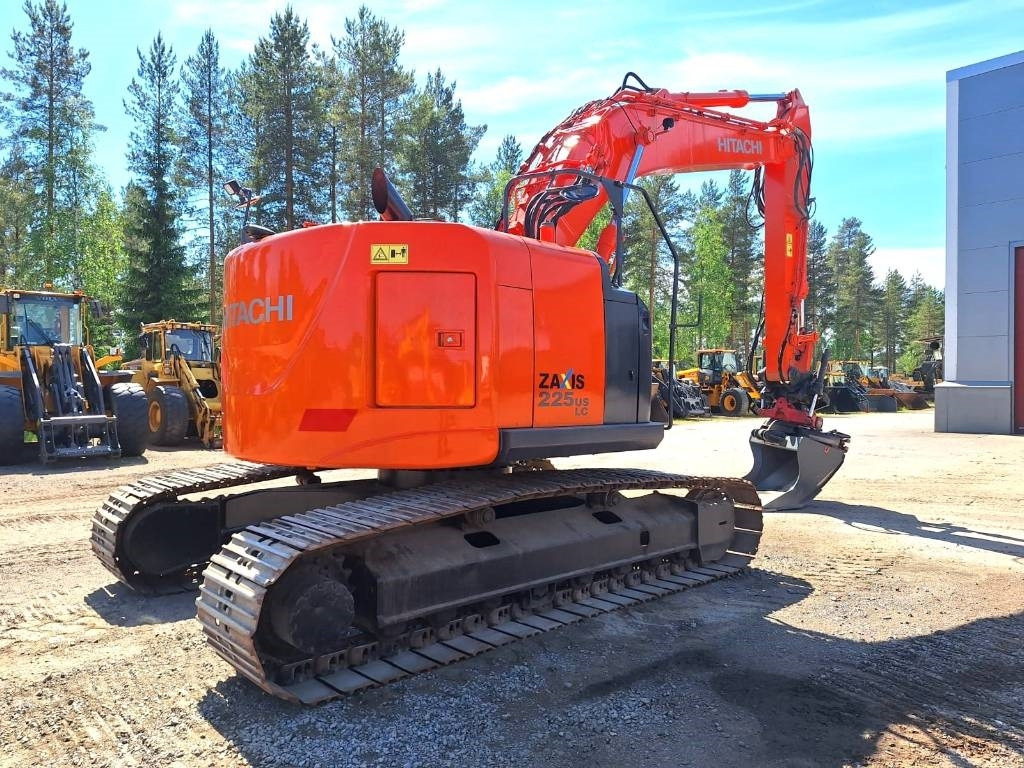 Hitachi MYYTY! SOLD! ZX225USLC-5 PYÖRITTÄJÄ+PIHDIT  - Crawler excavator: picture 4 Hitachi MYYTY! SOLD! ZX225USLC-5 PYÖRITTÄJÄ+PIHDIT  - Crawler excavator: picture 4