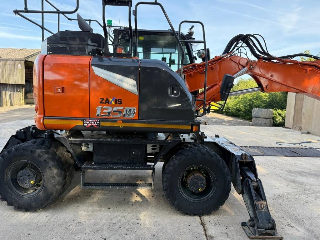 Hitachi ZX 135 W-7 - Wheel excavator: picture 4 Hitachi ZX 135 W-7 - Wheel excavator: picture 4