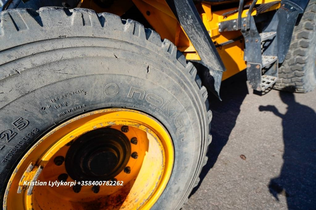 Wheel loader JCB 437HT: picture 18