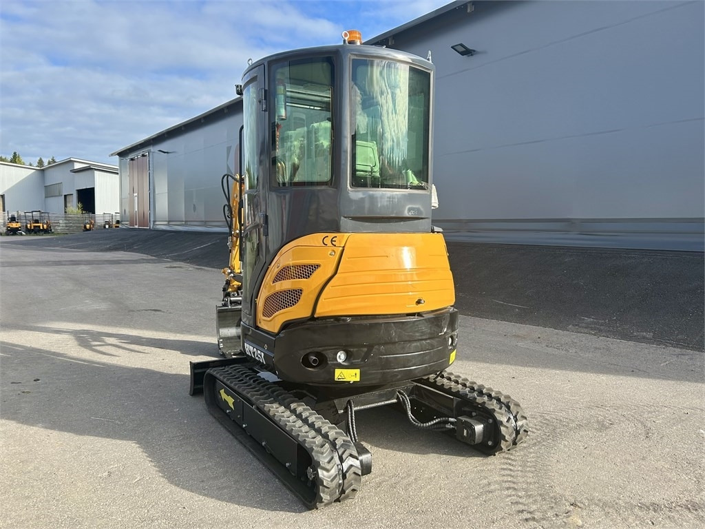 JPC HT25J HYTILLÄ - Mini excavator: picture 2 JPC HT25J HYTILLÄ - Mini excavator: picture 2