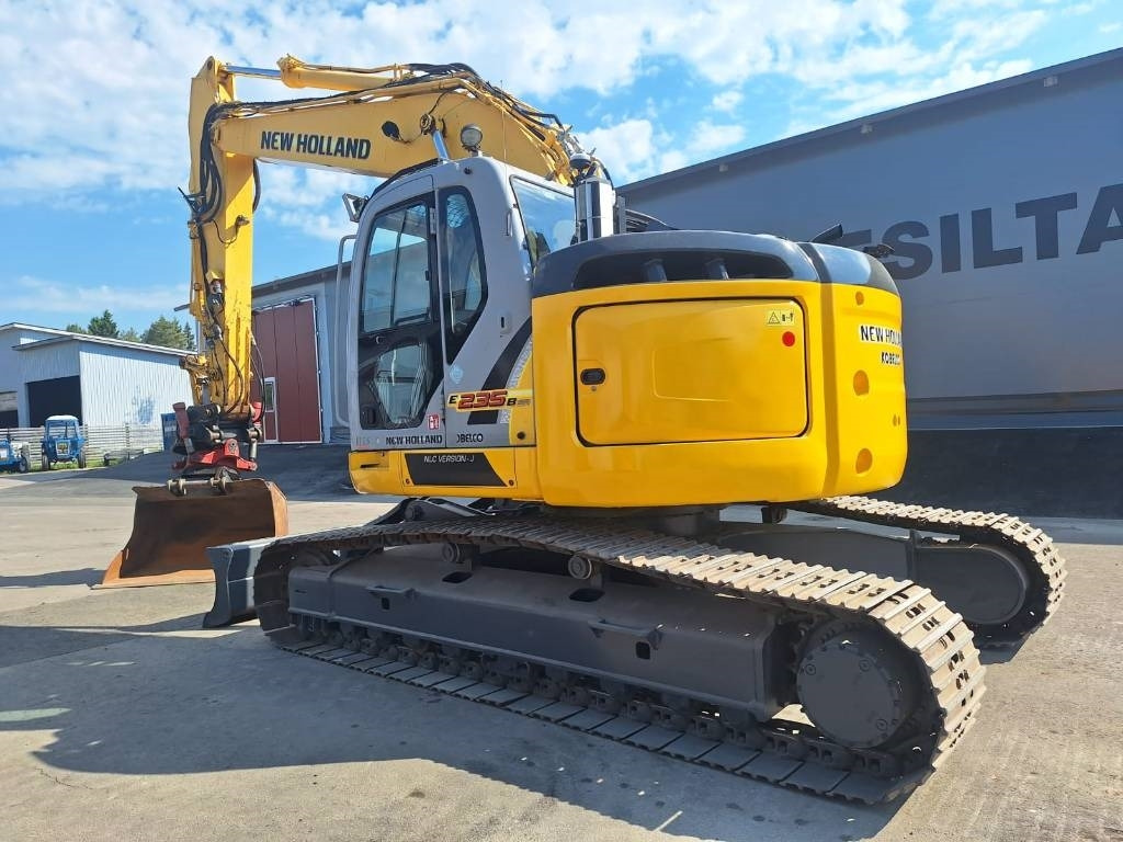 New Holland E235BSRLC PYÖRITTÄJÄLLÄ - Crawler excavator: picture 2 New Holland E235BSRLC PYÖRITTÄJÄLLÄ - Crawler excavator: picture 2