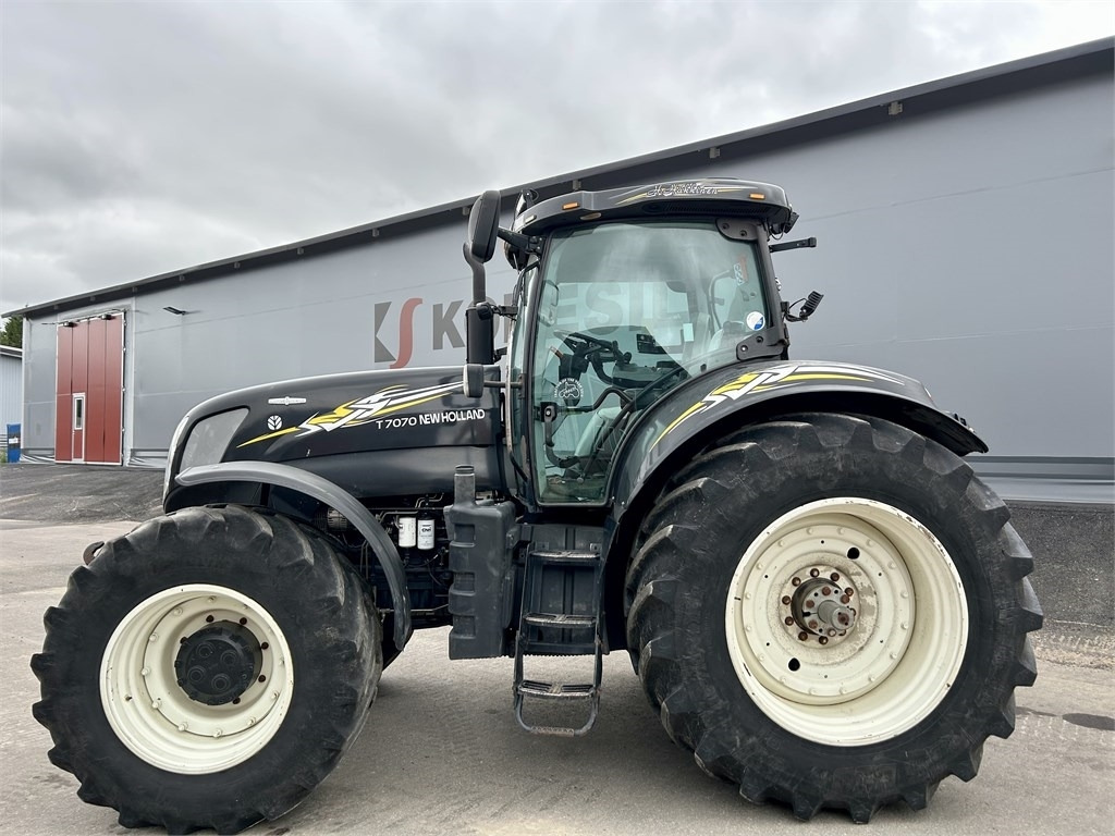New Holland T 7070 AC - Farm tractor: picture 3 New Holland T 7070 AC - Farm tractor: picture 3