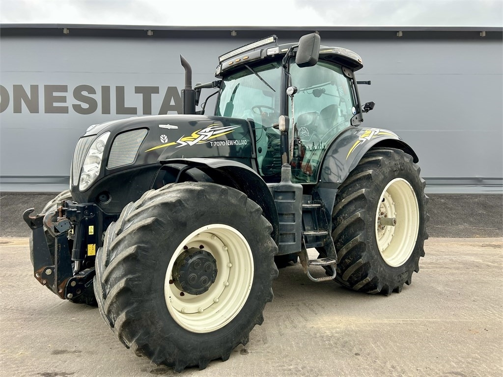 New Holland T 7070 AC - Farm tractor: picture 2 New Holland T 7070 AC - Farm tractor: picture 2
