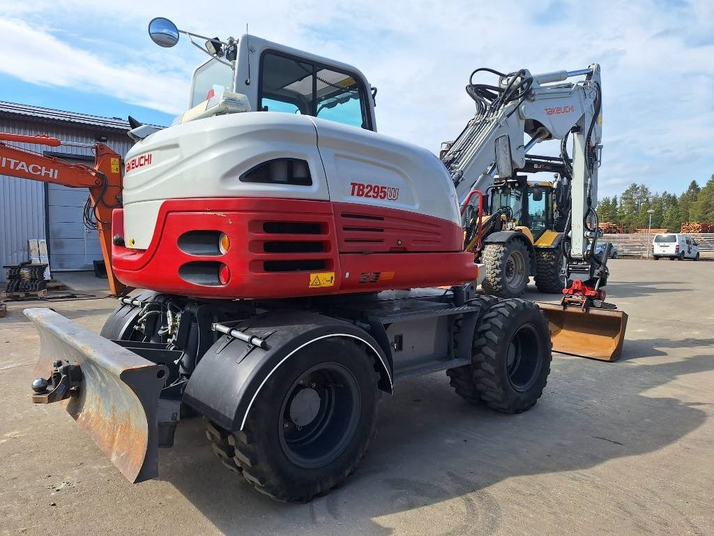 Takeuchi TB295W KÄRRY, PYÖRITTÄJÄ, 5-KAUHAA - Wheel excavator: picture 4 Takeuchi TB295W KÄRRY, PYÖRITTÄJÄ, 5-KAUHAA - Wheel excavator: picture 4