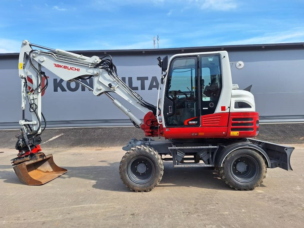 Takeuchi TB295W KÄRRY, PYÖRITTÄJÄ, 5-KAUHAA - Wheel excavator: picture 1 Takeuchi TB295W KÄRRY, PYÖRITTÄJÄ, 5-KAUHAA - Wheel excavator: picture 1