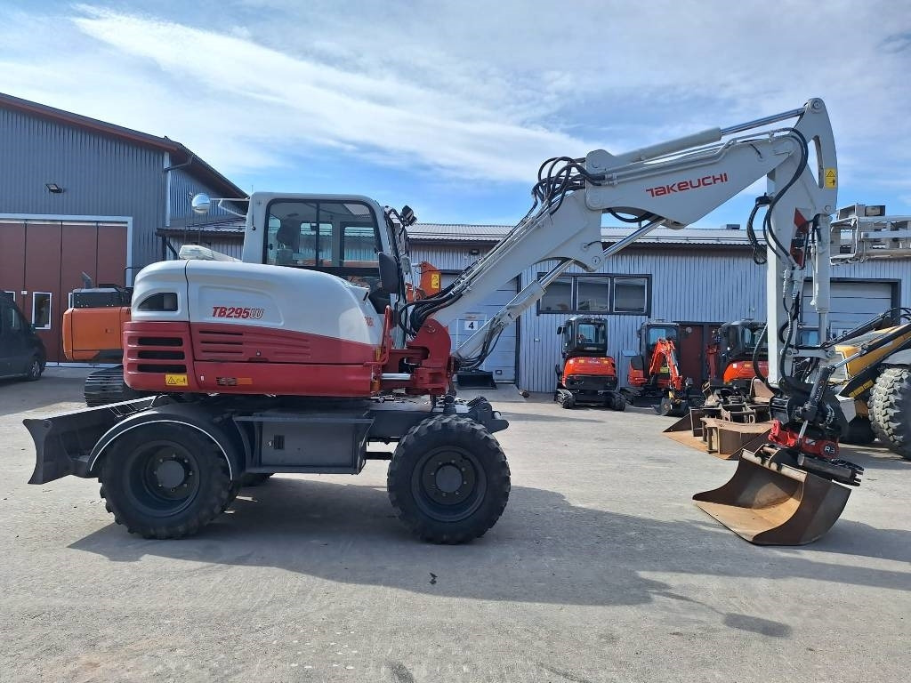 Takeuchi TB295W KÄRRY, PYÖRITTÄJÄ, 5-KAUHAA - Wheel excavator: picture 5 Takeuchi TB295W KÄRRY, PYÖRITTÄJÄ, 5-KAUHAA - Wheel excavator: picture 5