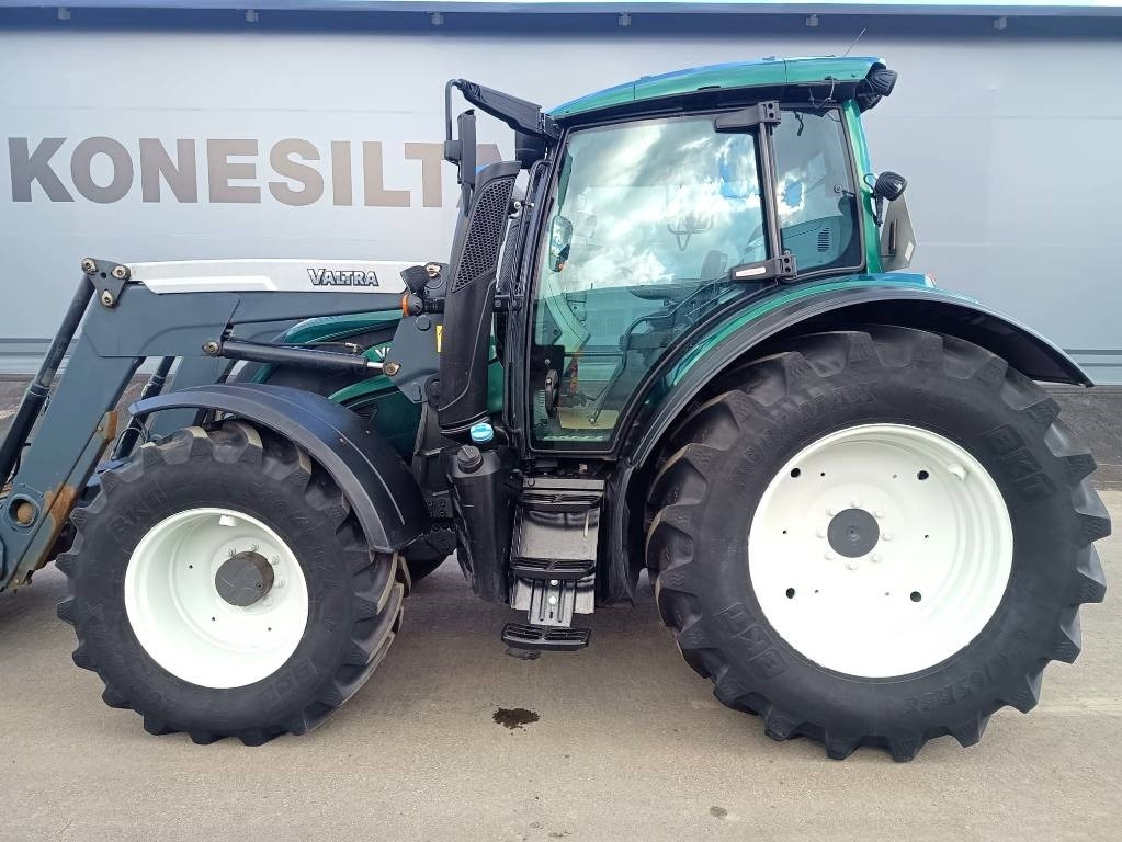 Valtra N174 VERSU ETUKUORMAAJALLA - Farm tractor: picture 2 Valtra N174 VERSU ETUKUORMAAJALLA - Farm tractor: picture 2