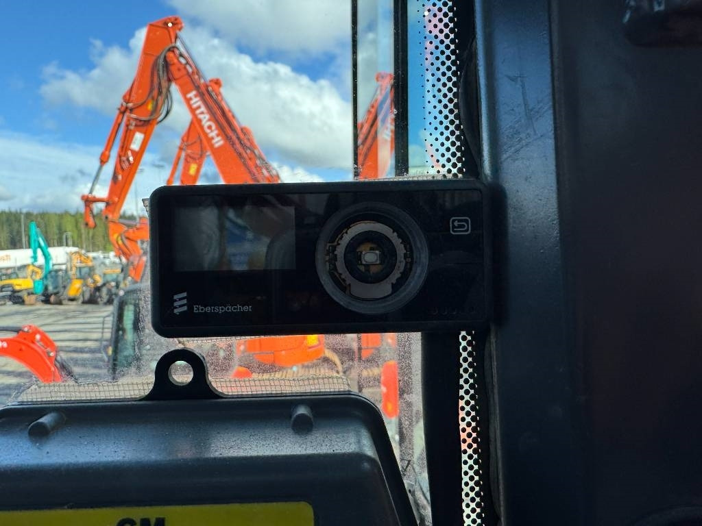 Crawler excavator Volvo ECR 235 EL: picture 16