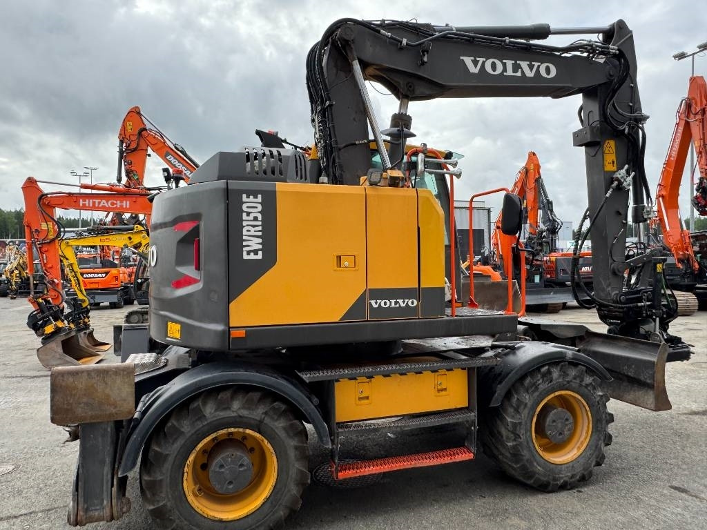 Wheel excavator Volvo EWR 150 E: picture 6