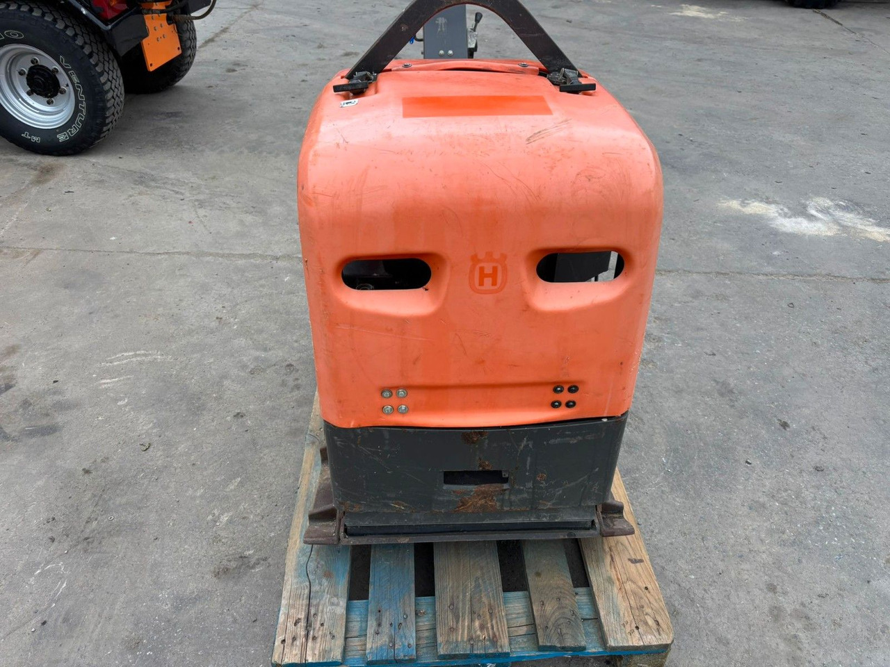 Plate Wals Husqvarna LG504 - Vibratory plate: picture 5 Plate Wals Husqvarna LG504 - Vibratory plate: picture 5