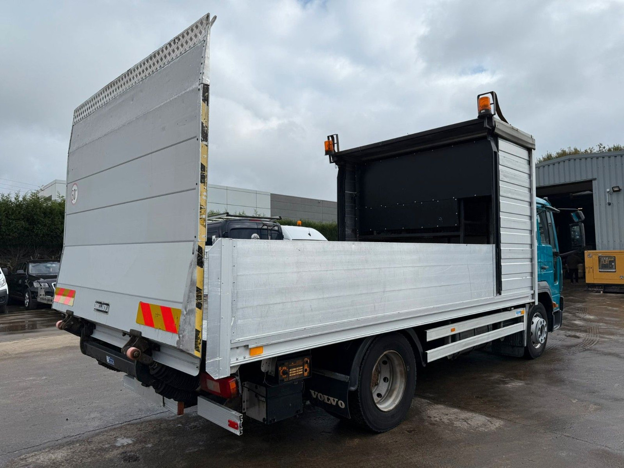 Volvo FL6-250. ALU Pritsche 5.00m. LBW. Klima. - Dropside/ Flatbed truck: picture 3 Volvo FL6-250. ALU Pritsche 5.00m. LBW. Klima. - Dropside/ Flatbed truck: picture 3