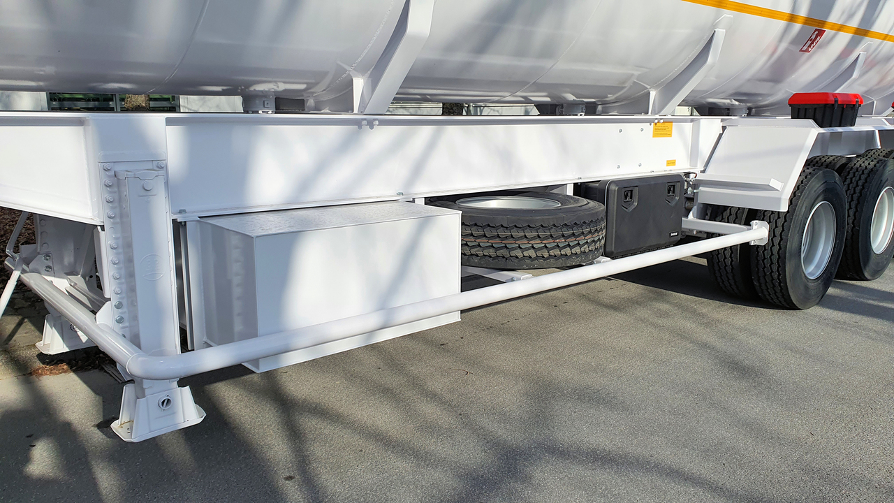 Sievering 40000 LITRE ADR FUEL TANK SEMI-TRAILER FOR MERCEDES ACTROS - Tanker semi-trailer: picture 5 Sievering 40000 LITRE ADR FUEL TANK SEMI-TRAILER FOR MERCEDES ACTROS - Tanker semi-trailer: picture 5