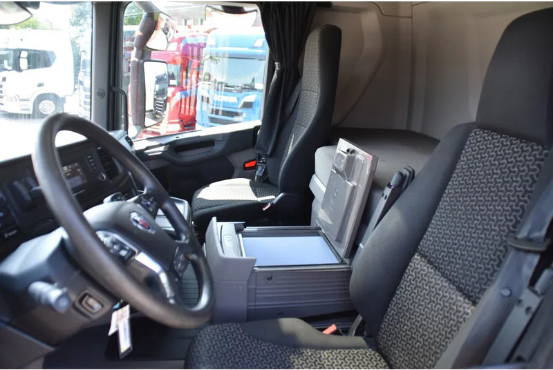 Scania R410 NGS 4x2NB XT - HYDRAULIC SYSTEM - FULL AIR - RETARDER - 560 TKM - ACC - PTO - MORE UNITS AVAILABLE - - Tractor unit: picture 5 Scania R410 NGS 4x2NB XT - HYDRAULIC SYSTEM - FULL AIR - RETARDER - 560 TKM - ACC - PTO - MORE UNITS AVAILABLE - - Tractor unit: picture 5