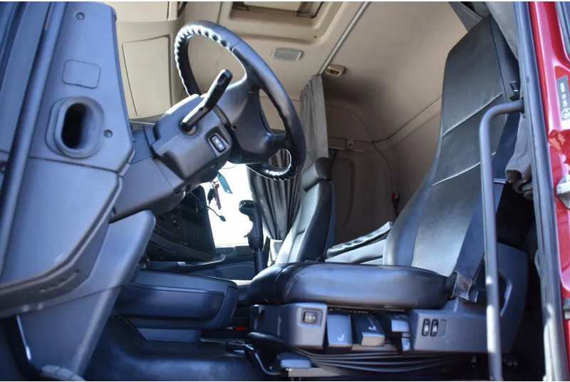 Scania R420 HL 6x2/4 - ADR FL - MANUAL - EURO 5 - 698 TKM - HYDRAULIC SYSTEM - LEATHER SEATS - XENON - - Tractor unit: picture 4 Scania R420 HL 6x2/4 - ADR FL - MANUAL - EURO 5 - 698 TKM - HYDRAULIC SYSTEM - LEATHER SEATS - XENON - - Tractor unit: picture 4