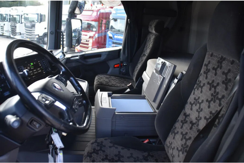 Scania R450 NGS 4x2 - ADR FL - RETARDER - 782 TKM - PTO - PARK. AIRCO - 4 POINT AIR SUSPENSION - ALCOA'S - LED LIGHTS - - Tractor unit: picture 5 Scania R450 NGS 4x2 - ADR FL - RETARDER - 782 TKM - PTO - PARK. AIRCO - 4 POINT AIR SUSPENSION - ALCOA'S - LED LIGHTS - - Tractor unit: picture 5