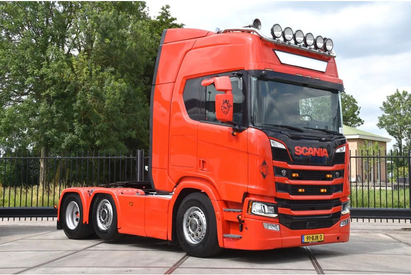Scania R450 NGS 6x2/4NB - RETARDER - FULL AIR - 748 TKM - LEATHER SEATS - NAVI - 2 x FUEL TANKS - LED LIGHTS - - Tractor unit: picture 1 Scania R450 NGS 6x2/4NB - RETARDER - FULL AIR - 748 TKM - LEATHER SEATS - NAVI - 2 x FUEL TANKS - LED LIGHTS - - Tractor unit: picture 1