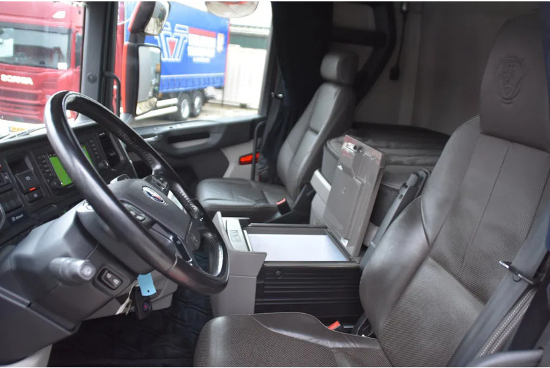 Scania R500 NGS 4x2 SUPER - NEW TACHO - ADR AT - 194 TKM - NAVI - LEATHER SEATS - 4 POINT AIR SUSP. REAR - ALCOA'S - LED - - Tractor unit: picture 5 Scania R500 NGS 4x2 SUPER - NEW TACHO - ADR AT - 194 TKM - NAVI - LEATHER SEATS - 4 POINT AIR SUSP. REAR - ALCOA'S - LED - - Tractor unit: picture 5